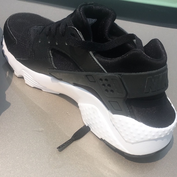 5.5 Nike shoes - Picture 2 of 3